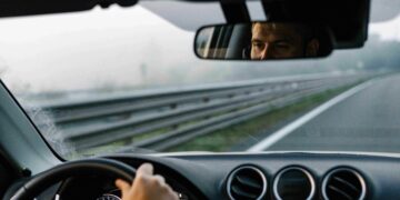 Psiholoģes ieteikumi autovadītājiem, kā mazināt dusmas un agresiju pie stūres Psiholoģes ieteikumi autovadītājiem, kā mazināt dusmas un agresiju pie stūres