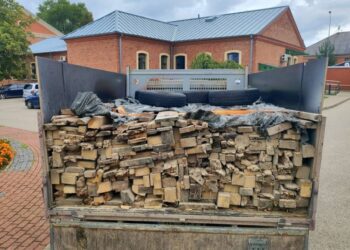 Nedēļas laikā jau otro reizi robežsargi konstatē ar slēpni aprīkotu automašīnu migrantu pārvadāšanai Nedēļas laikā jau otro reizi robežsargi konstatē ar slēpni aprīkotu automašīnu migrantu pārvadāšanai