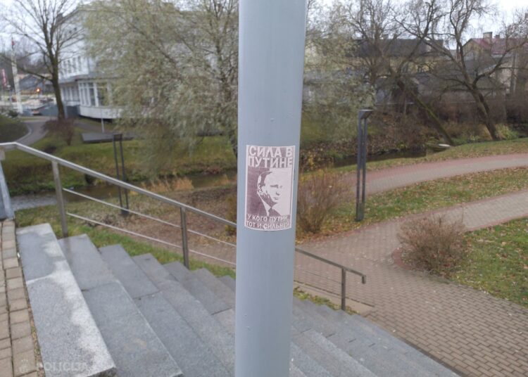 Daugavpilī un Rēzeknē likumsargi fiksē militārās agresijas slavinošus simbolus Daugavpilī un Rēzeknē likumsargi fiksē militārās agresijas slavinošus simbolus