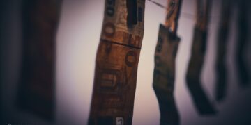 Baltijas valstīs aizturētas 32 personas saistībā ar teju 300 miljonu eiro PVN krāpšanu, kas saistīta ar organizēto noziedzību Baltijas valstīs aizturētas 32 personas saistībā ar teju 300 miljonu eiro PVN krāpšanu, kas saistīta ar organizēto noziedzību