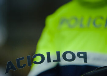 Daugavpilī policija aiztur vīrieti, kurš uz četrām automašīnām izskrāpēja “Z” simbolu Daugavpilī policija aiztur vīrieti, kurš uz četrām automašīnām izskrāpēja “Z” simbolu