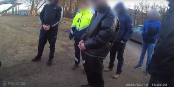 Policija aiztur divas personas, kas ar dronu mēģināja cietumā piegādāt telefonus un rūteri Policija aiztur divas personas, kas ar dronu mēģināja cietumā piegādāt telefonus un rūteri