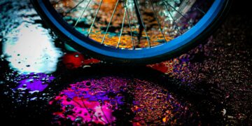 Traumatologs: šoziem strauji pieaudzis velosipēdu un skrejriteņu braucēju traumu skaits