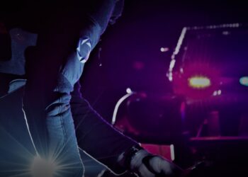 IDB aizturējis robežsargu un loģistikas uzņēmumu pārstāvjus par kukuļošanu IDB aizturējis robežsargu un loģistikas uzņēmumu pārstāvjus par kukuļošanu