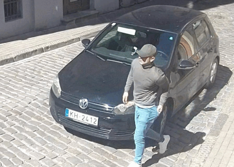 KARSTĀ ZIŅA: Vecrīgā notikusi bruņota laupīšana, iedarbināts plāns “Slazdi” KARSTĀ ZIŅA: Vecrīgā notikusi bruņota laupīšana, iedarbināts plāns “Slazdi”