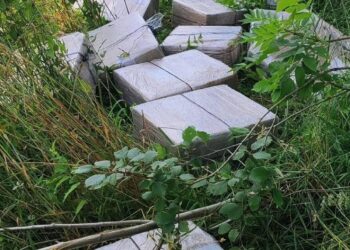 Krāslavas novadā aizturēta organizētās noziedzības grupa; izņemtas 699 600 nelegālās cigaretes Krāslavas novadā aizturēta organizētās noziedzības grupa; izņemtas 699 600 nelegālās cigaretes