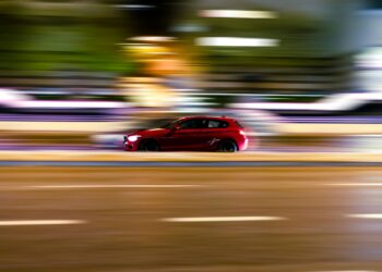 Autosportista padomi – kā reaģēt bīstamā situācijā uz ceļa, lai izvairītos no sadursmes