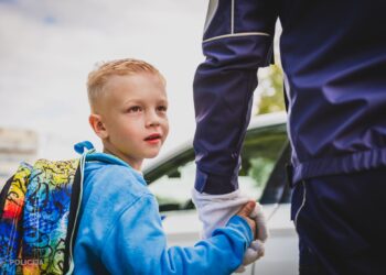 Operatīvie dienesti: sākoties skolai, atgādini bērnam drošības noteikumus