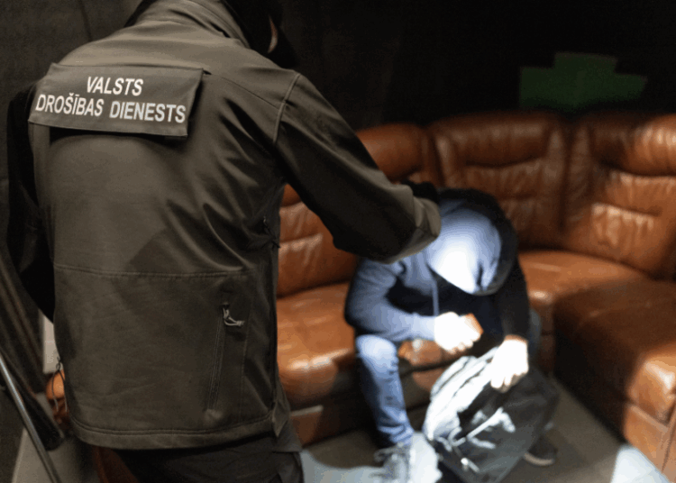 VDD aiztur personu aizdomās par Latvijas militāro objektu izlūkošanu VDD aiztur personu aizdomās par Latvijas militāro objektu izlūkošanu