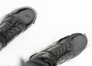 Konflikts baltu šņoru dēļ – policija rosina apsūdzēt skinhedu subkultūras pārstāvjus par laupīšanu grupā