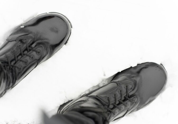 Konflikts baltu šņoru dēļ – policija rosina apsūdzēt skinhedu subkultūras pārstāvjus par laupīšanu grupā