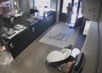 Somijā aizturēts serbu grupējums par bruņotu laupīšanu pulksteņu veikalā Vecrīgā Somijā aizturēts serbu grupējums par bruņotu laupīšanu pulksteņu veikalā Vecrīgā