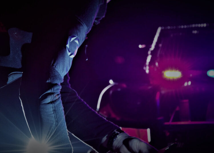 IDB aizdomās par policista noziedzīga nodarījuma piesegšanu aizturējis piecas Valsts policijas amatpersonas